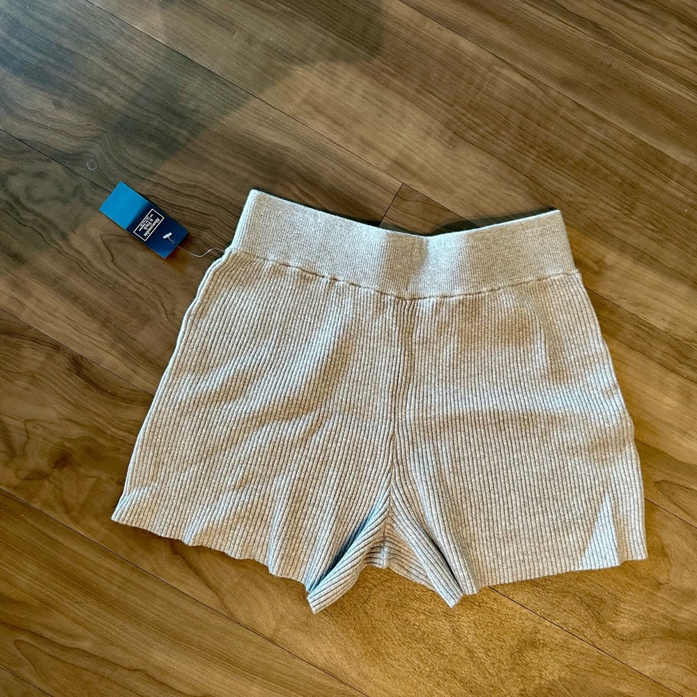 A&F grey ribbed shorts — Size XS